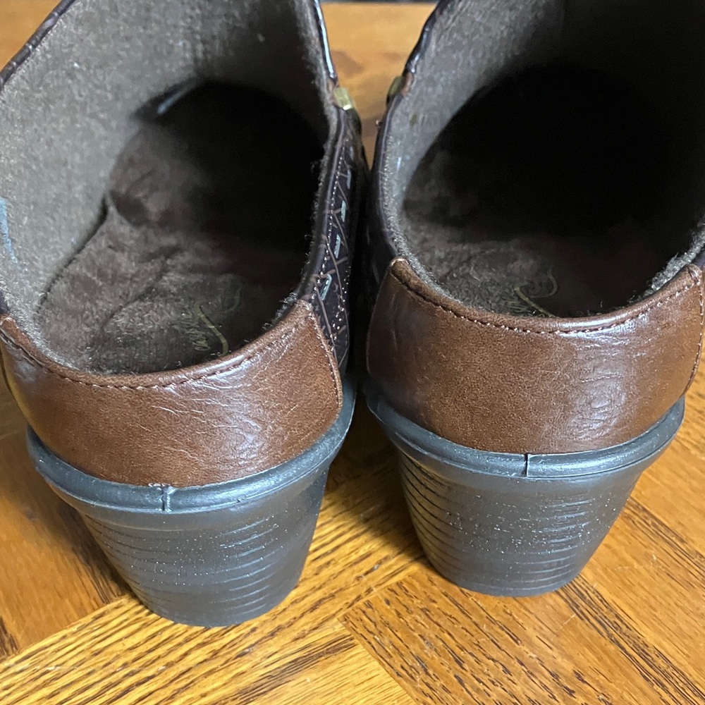 Easy Street Comfort Waves Shoes - Picture 5 of 7